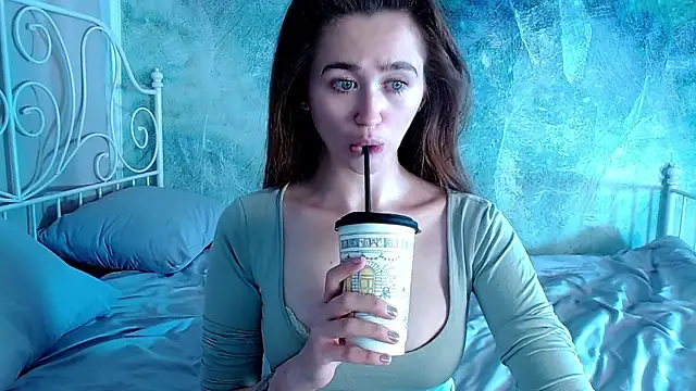 Snapshot of millllina chatting on 11-23-25, 02:16 millllina online show from 11-23-25, 02:16