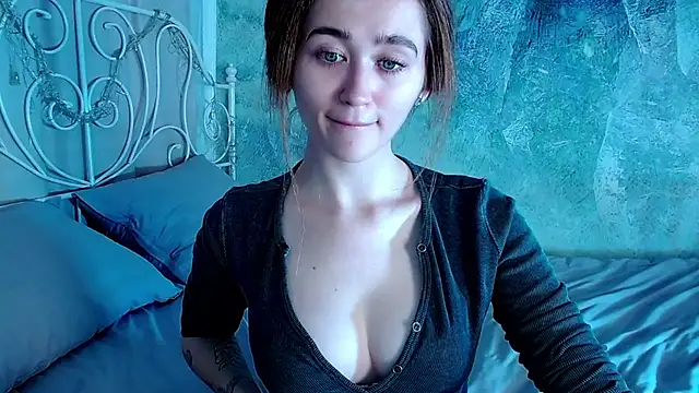 Snapshot of millllina chatting on 10-30-25, 01:04 millllina online show from 10-30-25, 01:04