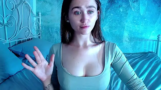 Snapshot of millllina chatting on 10-31-25, 01:19 millllina online show from 10-31-25, 01:19