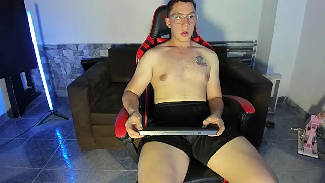 Snapshot of davinalhot chatting on 04-08-26, 05:42 davinalhot online show from 04-08-26, 05:42