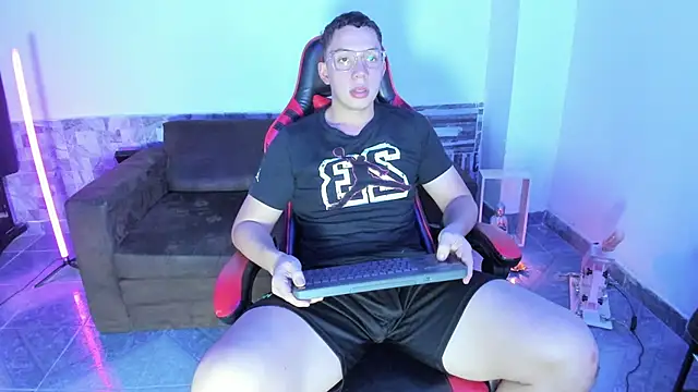 Snapshot of davinalhot chatting on 04-07-26, 08:16 davinalhot online show from 04-07-26, 08:16