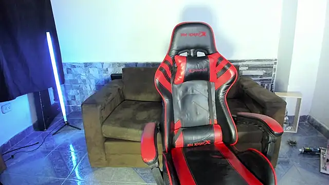 Snapshot of davinalhot chatting on 04-09-26, 07:36 davinalhot online show from 04-09-26, 07:36