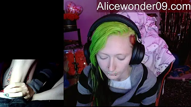 alicewonder09 online show from 02-15-26, 05:52