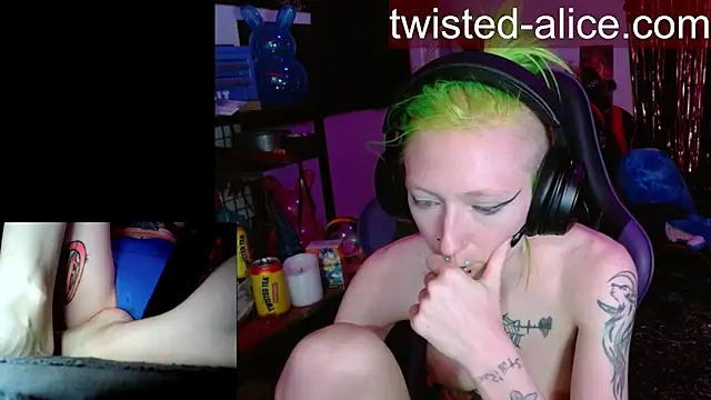 alicewonder09 online show from 04-18-26, 07:22