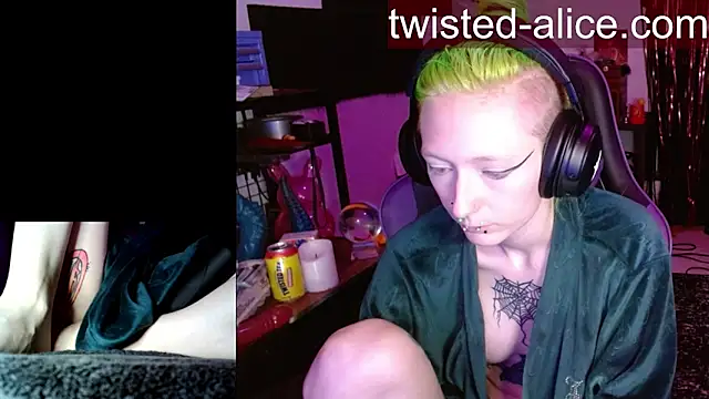 alicewonder09 online show from 04-28-26, 03:44