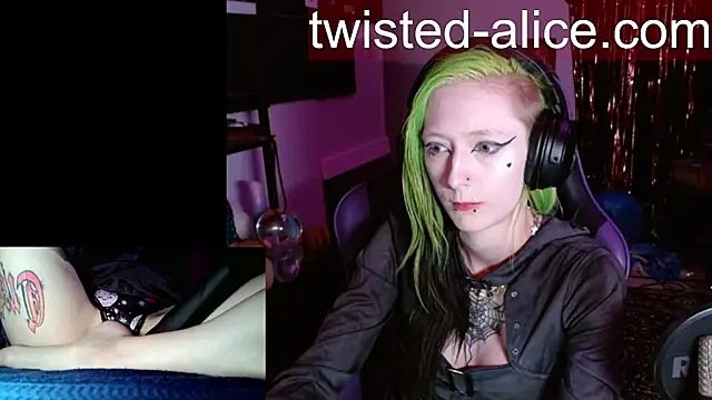 alicewonder09 online show from 07-09-26, 03:29