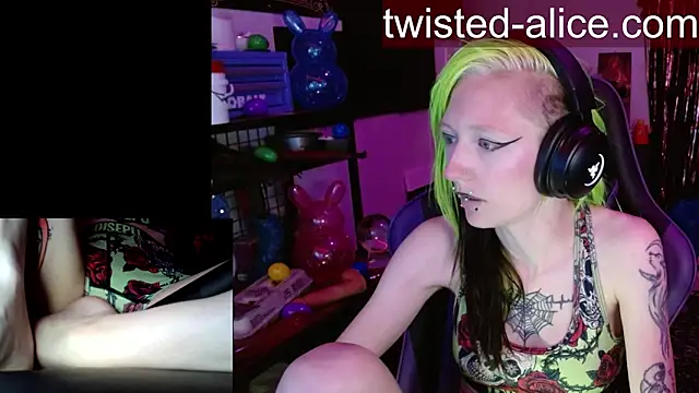 alicewonder09 online show from 04-02-26, 03:13