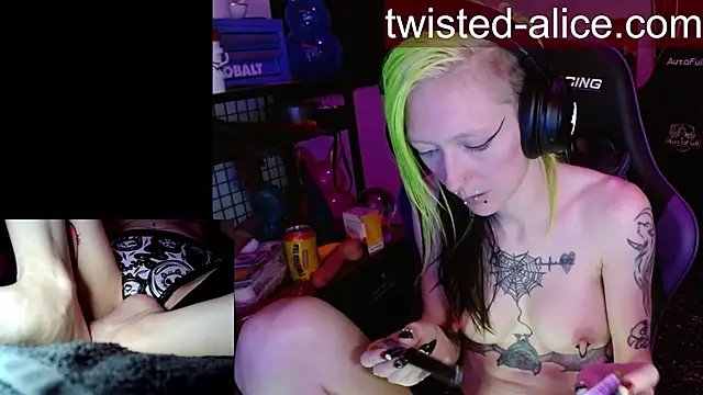 alicewonder09 online show from 04-10-26, 03:35