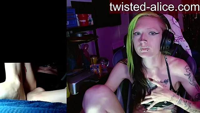 alicewonder09 online show from 05-22-26, 03:48