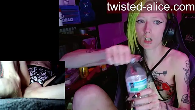 alicewonder09 online show from 04-09-26, 03:19