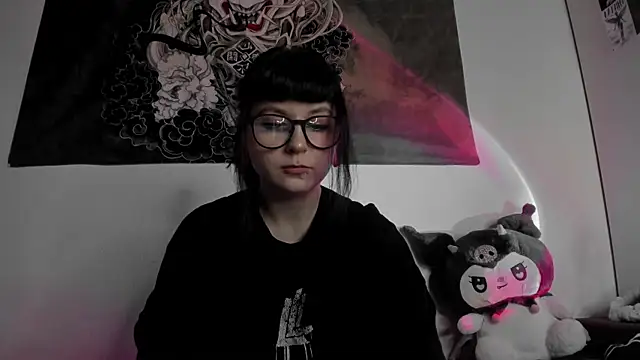 t0riayun0 online show from 01-11-25, 11:02