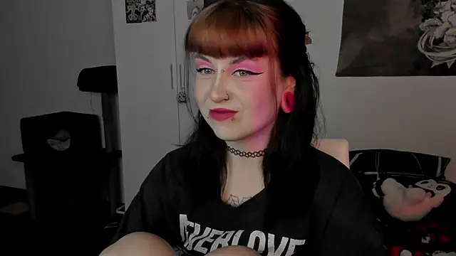 t0riayun0 online show from 12-05-24, 11:23