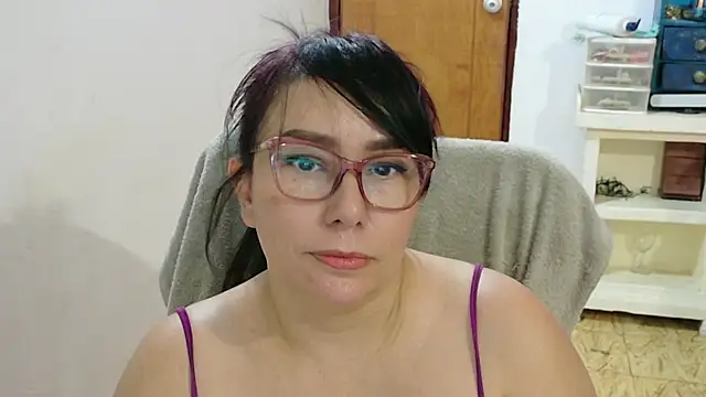 Snapshot of hottplay chatting on 10-19-25, 07:05 hottplay online show from 10-19-25, 07:05