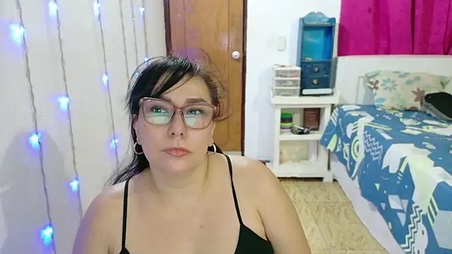 Snapshot of hottplay chatting on 09-14-25, 10:37 hottplay online show from 09-14-25, 10:37