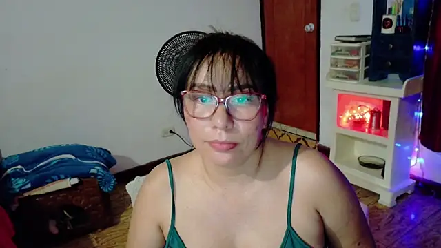 Snapshot of hottplay chatting on 01-19-25, 08:51 hottplay online show from 01-19-25, 08:51