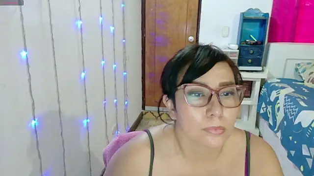 Snapshot of hottplay chatting on 09-21-25, 05:29 hottplay online show from 09-21-25, 05:29