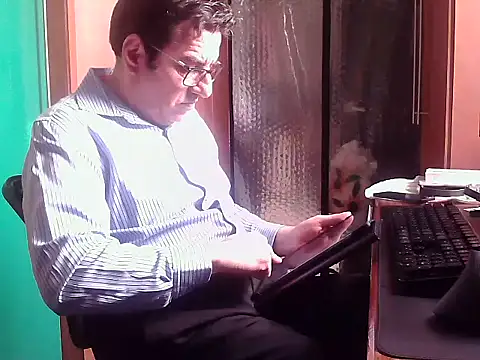 Snapshot of FernandoReuterG chatting on 10-14-25, 03:01 FernandoReuterG online show from 10-14-25, 03:01