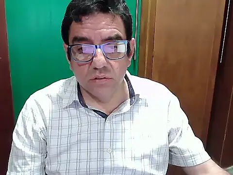 Snapshot of FernandoReuterG chatting on 10-12-25, 01:40 FernandoReuterG online show from 10-12-25, 01:40