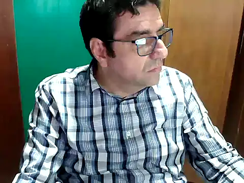 Snapshot of FernandoReuterG chatting on 10-17-25, 03:54 FernandoReuterG online show from 10-17-25, 03:54