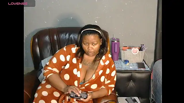 caramelbooty69 online show from 11-11-25, 06:36