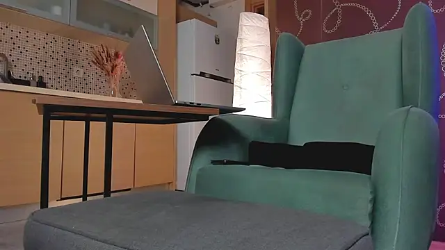 Snapshot of Yourfreebird chatting on 02-09-25, 12:41 Yourfreebird online show from 02-09-25, 12:41