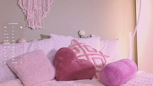 Snapshot of Rinas_secret chatting on 10-15-25, 07:27 Rinas secret online show from 10-15-25, 07:27