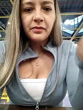 Snapshot of alana_69 chatting on 06-25-26, 10:59 alana 69 online show from 06-25-26, 10:59