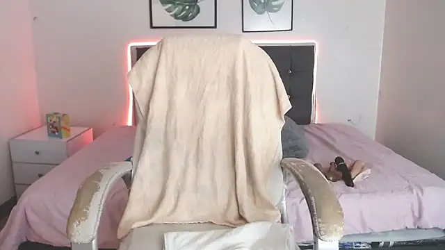 selena yourmilf online show from 03-10-26, 05:50