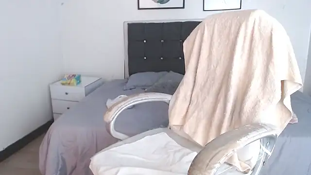 selena yourmilf online show from 04-14-26, 02:33