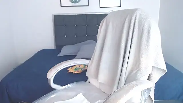 selena yourmilf online show from 09-23-25, 05:42