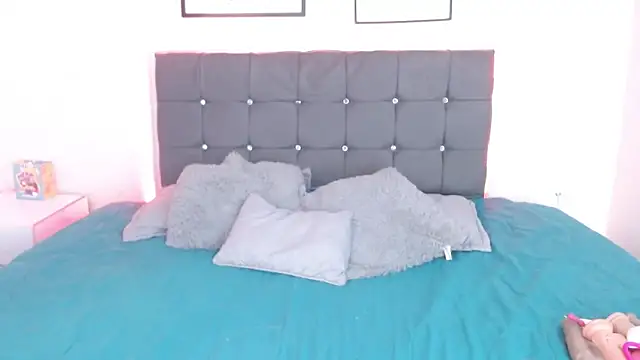 selena yourmilf online show from 03-31-26, 06:10