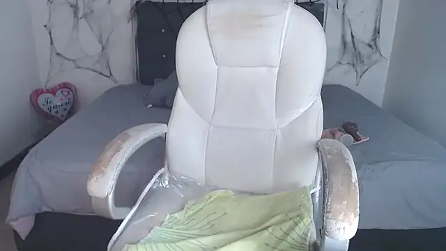 selena yourmilf online show from 10-14-25, 03:01