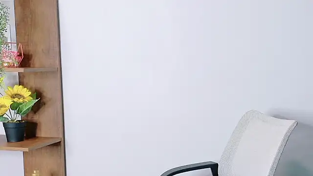 Sara Boom online show from 04-13-26, 08:02