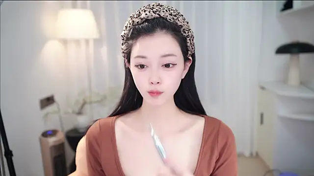 Ocean--Lili online show from 11-28-25, 02:06