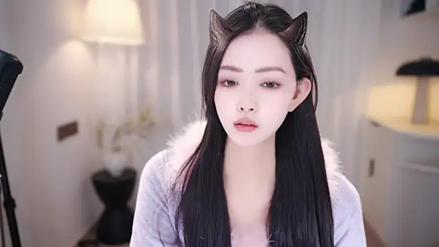 Ocean--Lili online show from 10-25-25, 02:17