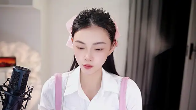 Snapshot of Ocean--Lili chatting on 06-24-26, 02:15 Ocean--Lili online show from 06-24-26, 02:15