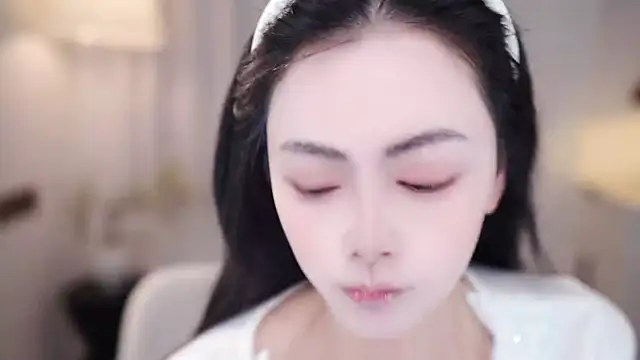 Ocean--Lili online show from 10-22-25, 02:05