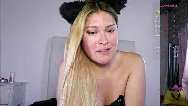 Snapshot of Angelas_dream chatting on 02-06-25, 10:00 Angelas dream online show from 02-06-25, 10:00