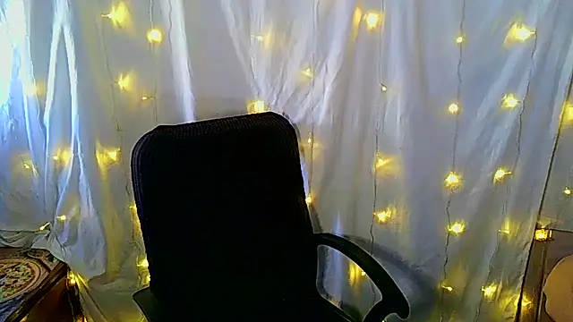 Snapshot of Victoria_Marks chatting on 09-27-25, 04:51 Victoria Marks online show from 09-27-25, 04:51