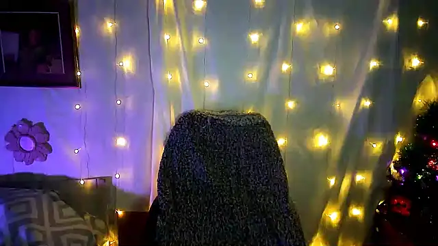 Snapshot of Victoria_Marks chatting on 12-14-24, 09:02 Victoria Marks online show from 12-14-24, 09:02