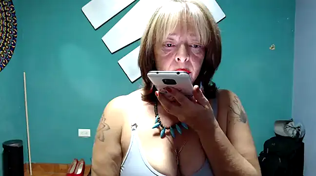 Snapshot of marinadenoche chatting on 01-12-25, 01:32 marinadenoche online show from 01-12-25, 01:32