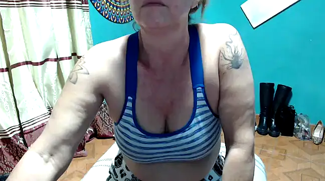 Snapshot of marinadenoche chatting on 01-10-25, 12:06 marinadenoche online show from 01-10-25, 12:06