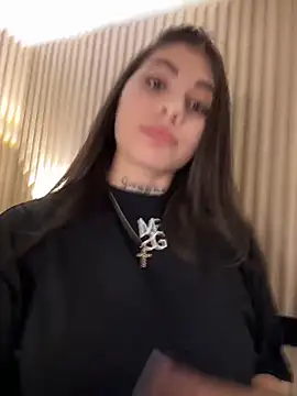 Sarasanders 4 online show from 11-22-25, 04:33