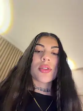 Sarasanders 4 online show from 04-19-26, 04:13