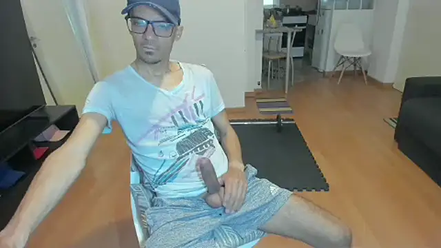 Snapshot of guachin_hunk chatting on 09-20-25, 01:38 guachin hunk online show from 09-20-25, 01:38