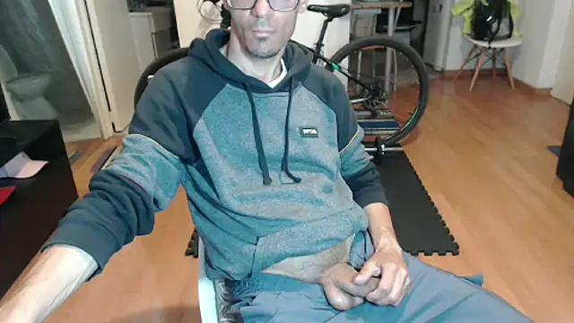 Snapshot of guachin_hunk chatting on 10-01-25, 04:39 guachin hunk online show from 10-01-25, 04:39