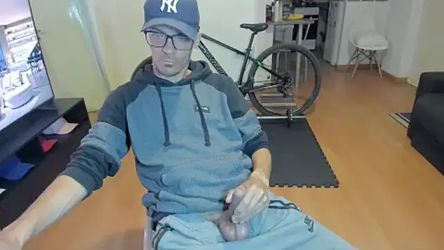 Snapshot of guachin_hunk chatting on 09-13-25, 05:40 guachin hunk online show from 09-13-25, 05:40