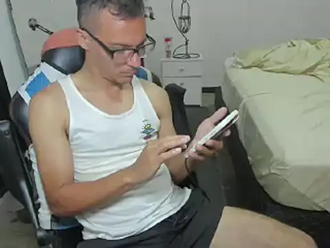 Snapshot of guachin_hunk chatting on 12-31-24, 06:24 guachin hunk online show from 12-31-24, 06:24