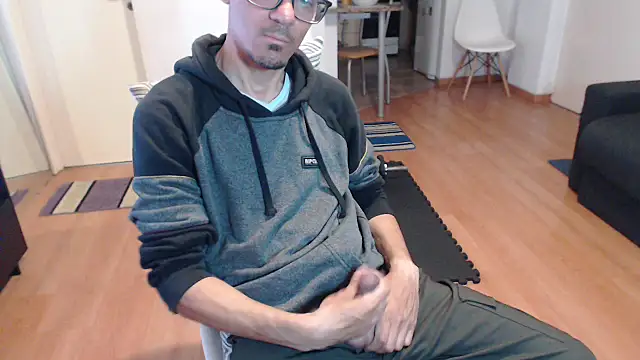 Snapshot of guachin_hunk chatting on 09-27-25, 12:17 guachin hunk online show from 09-27-25, 12:17