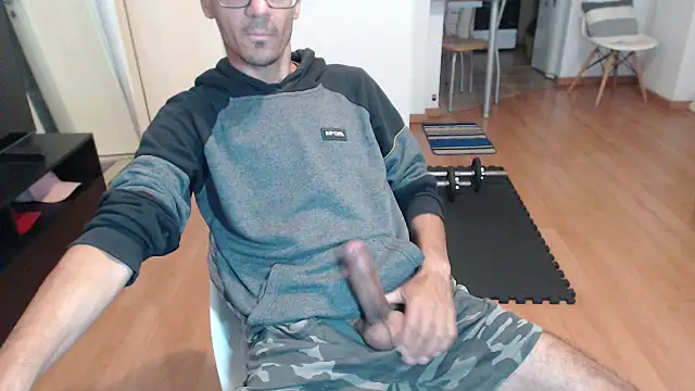 Snapshot of guachin_hunk chatting on 10-14-25, 06:30 guachin hunk online show from 10-14-25, 06:30